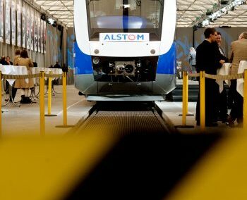 Alstom: Fatigue testing rail car floor panels